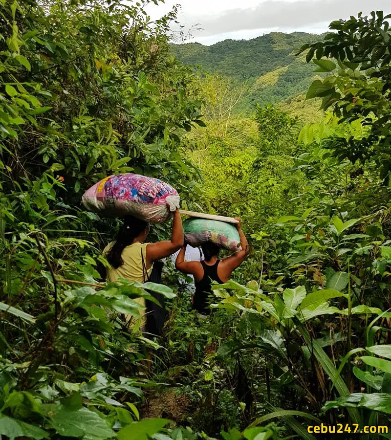 women washing laundry jungle trek