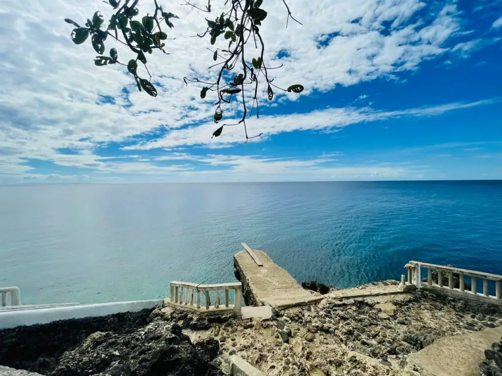 CAMOTES CLIFF JUMPING