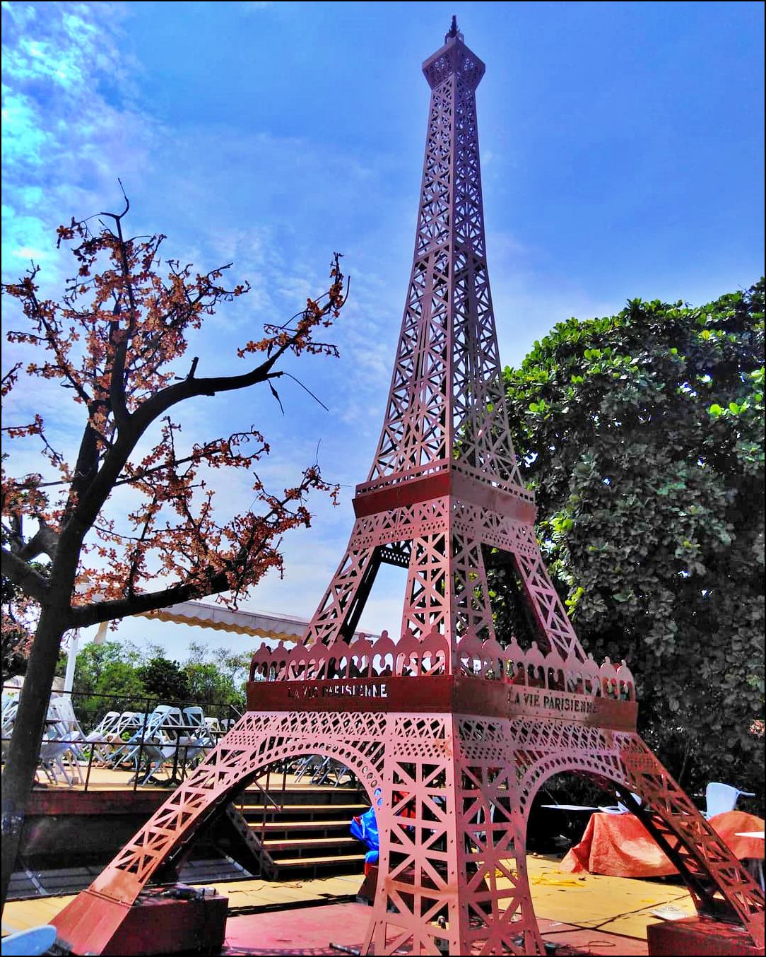 EIFFEL TOWER